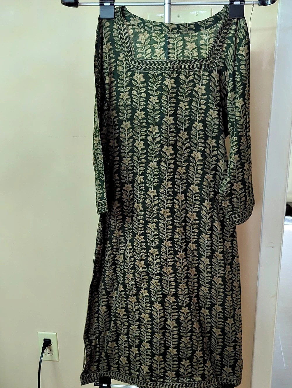 Green & Beige Printed Set Like New